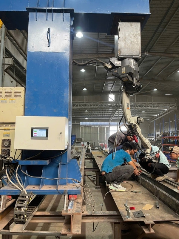 lập trình bàn di chuyển kết hợp robot hàn