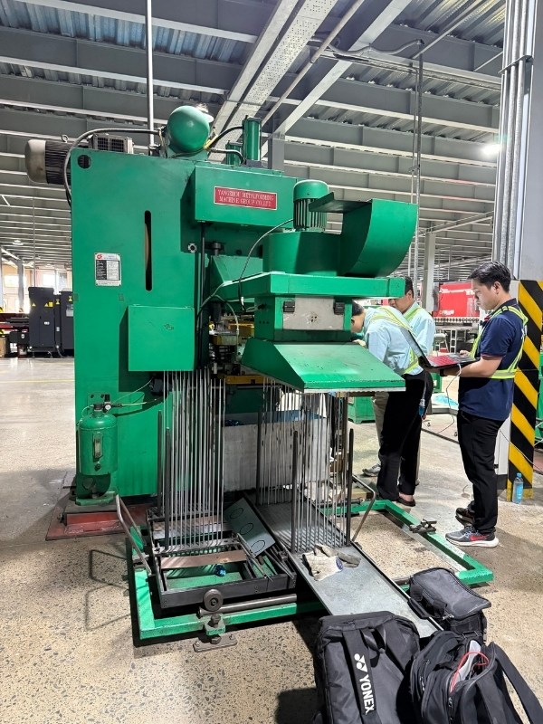 thay thế HMI Delta cho máy đột dập